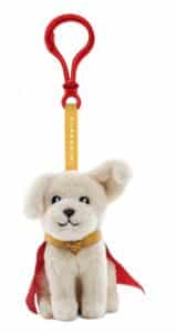 Lehrlingsportal.at Plüsch-Hund-Schlüsselanhänger mit rotem Umhang und gelbem Halsband, befestigt an einem roten Clip mit einem gelben Anhänger mit der Aufschrift „Supergirl“.