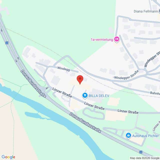 Lehrlingsportal.at Karte, die die Kreuzung von Linzer Straße und Windegger Straße in der Nähe von BILLA DELEV und dem Autohaus Pichler in einem Viertel am Flussufer zeigt.