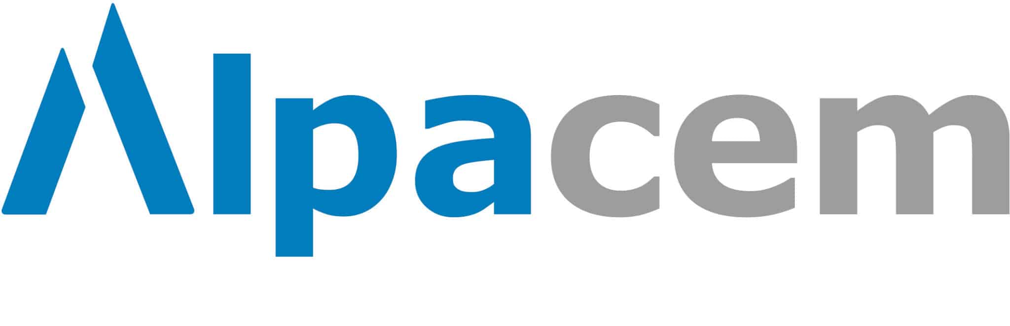 Lehrlingsportal.at Das Alpacem-Logo, bei dem der erste Teil des Namens blau und der zweite Teil grau gehalten ist und das ein abstraktes „A“ zeigt, das zwei Berge ähnelt.