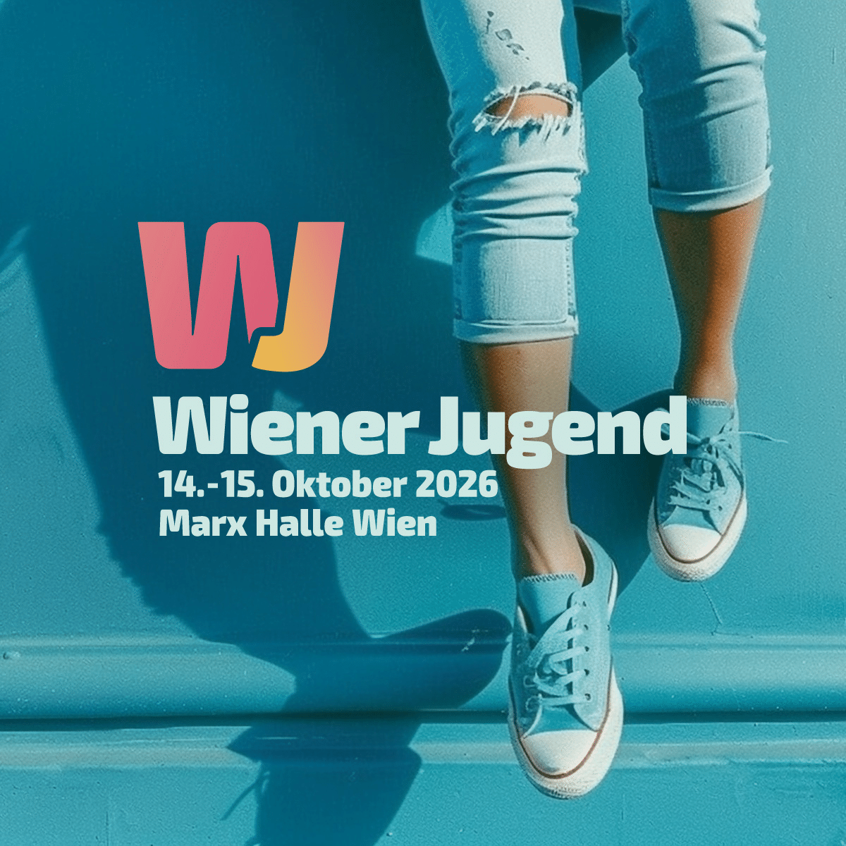 Lehrlingsportal.at Eine Person in hochgekrempelten Jeans und türkisfarbenen Sneakers sitzt an einer türkisfarbenen Wand. Der Text lautet: „Wiener Jugend, 14.–15. Oktober 2026, Marx Halle Wien.“.