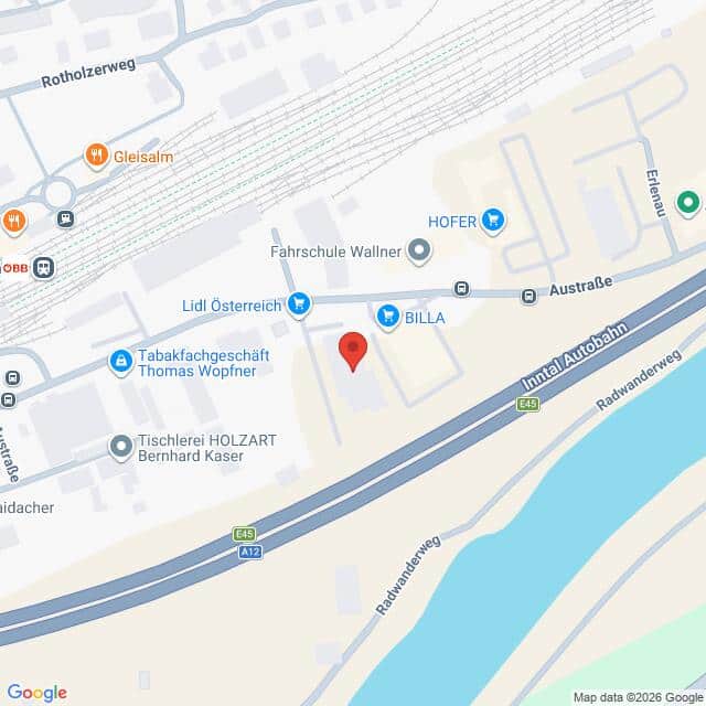 Lehrlingsportal.at Karte eines Gewerbegebiets in der Nähe der Austrastraße mit Geschäften wie Lidl und Billa, unweit des Inns und der Autobahn A12 Inntal in Kufstein, Österreich.