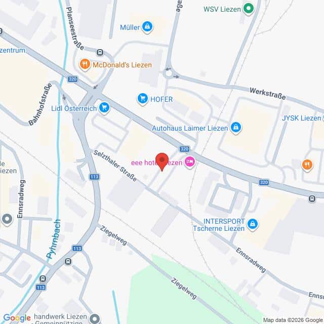 Lehrlingsportal.at Karte, die einen Ausschnitt aus Liezen, Österreich, zeigt, mit einer roten Standortmarkierung bei „eee hotel Liezen“ und markierten Geschäften in der Nähe, darunter McDonald’s, Lidl, HOFER und INTERSPORT.