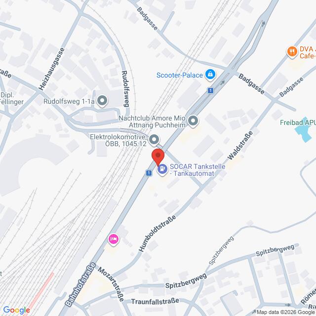 Lehrlingsportal.at Karte der Umgebung von Attnang-Puchheim, Österreich, mit der SOCAR-Tankstelle im Mittelpunkt sowie den umliegenden Straßen, Bahnlinien und Geschäften.